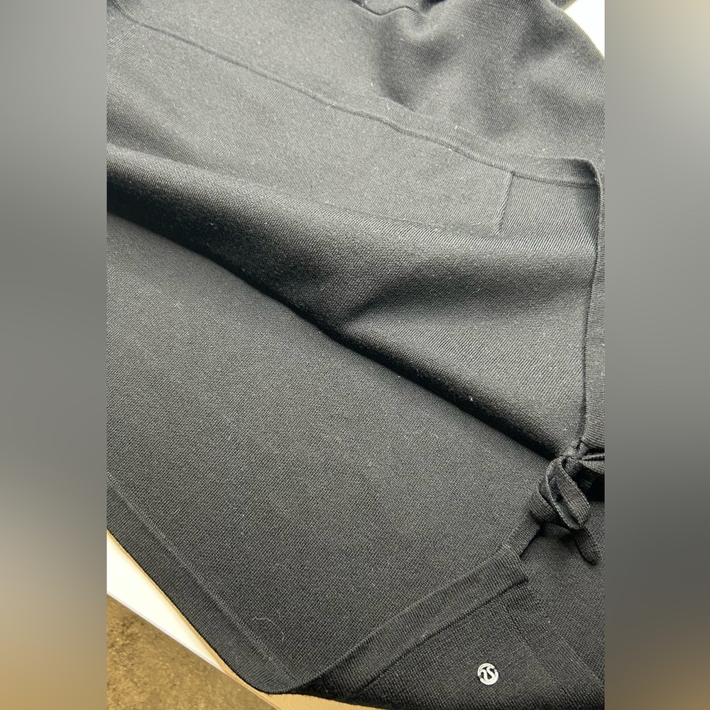 Lululemon Womens All In A Day Hooded Poncho One Size Black 100% Merino Wool Cozy - Picture 9 of 12